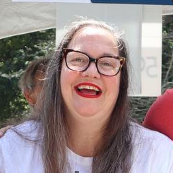 Meet your Posher, Cassandra - Picture 1 of 1